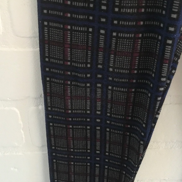 Gray/navy/black/red wine Plaid legging Girl Size 7-8 - Picture 3 of 5